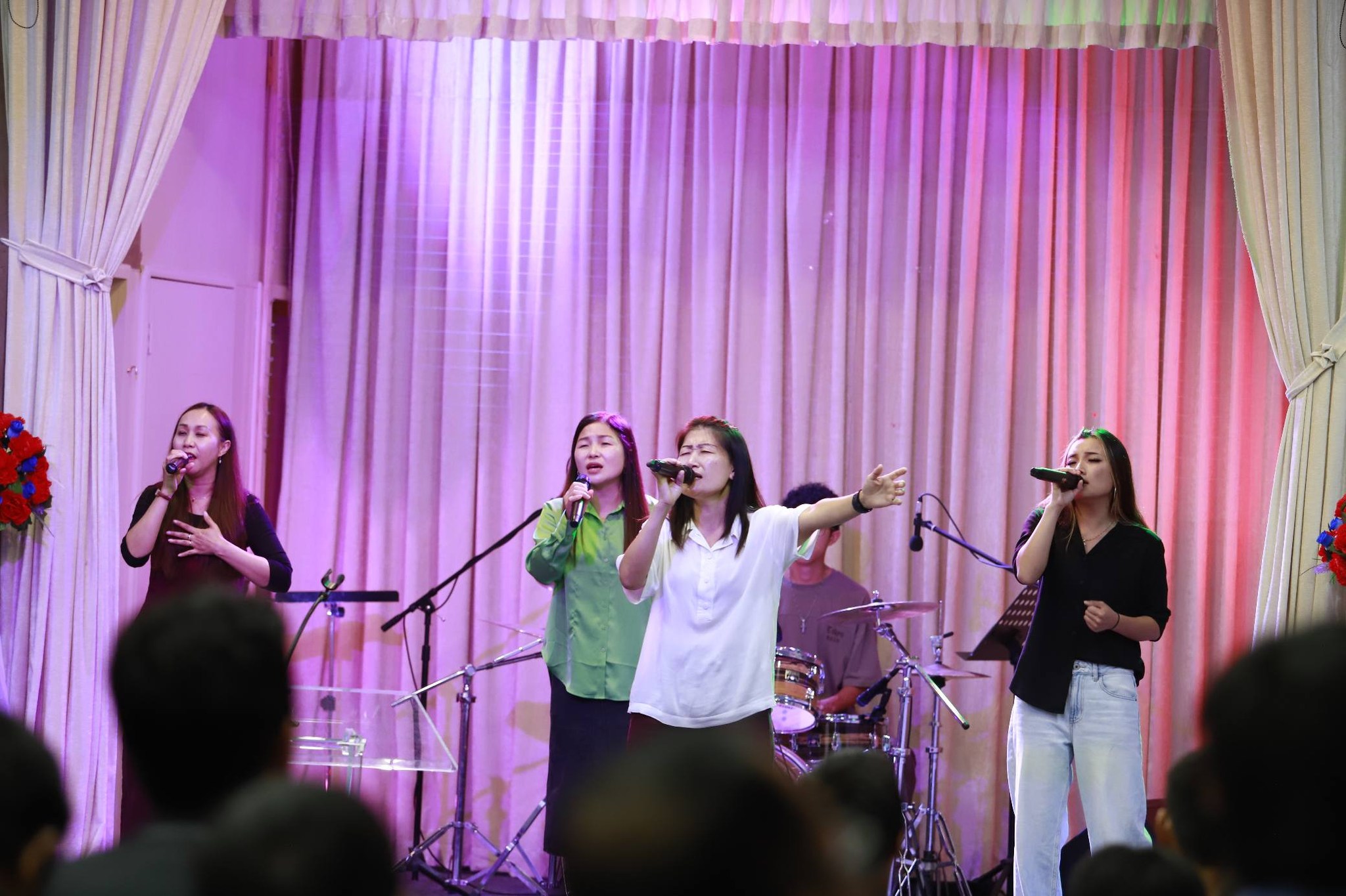 Worship at Wagga Wagga Christian Church.